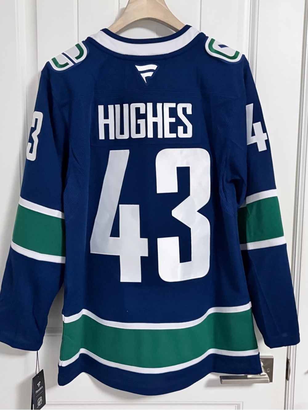 BNWT Authentic Fanatics Vancouver Canucks Quinn Hughes Orca Jersey Size 46 Small